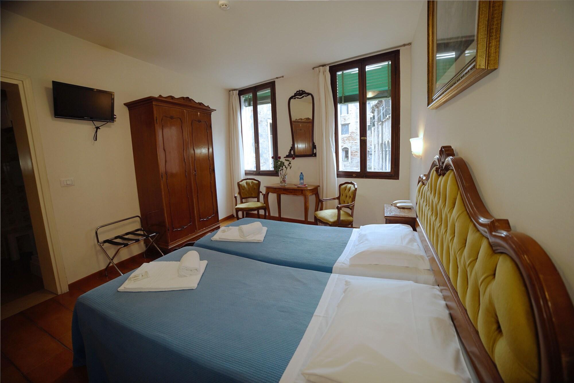 Hotel Canada Venesia Bagian luar foto