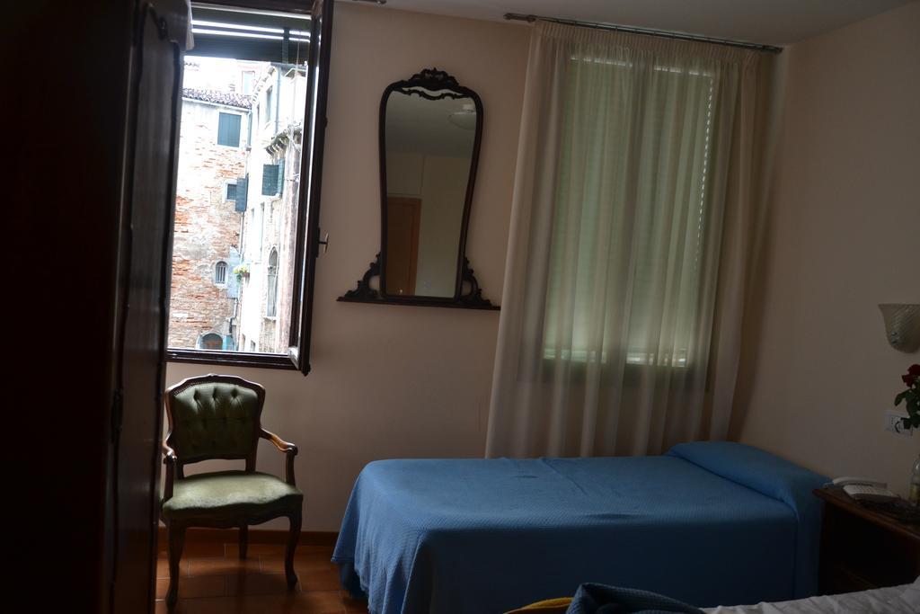Hotel Canada Venesia Bagian luar foto