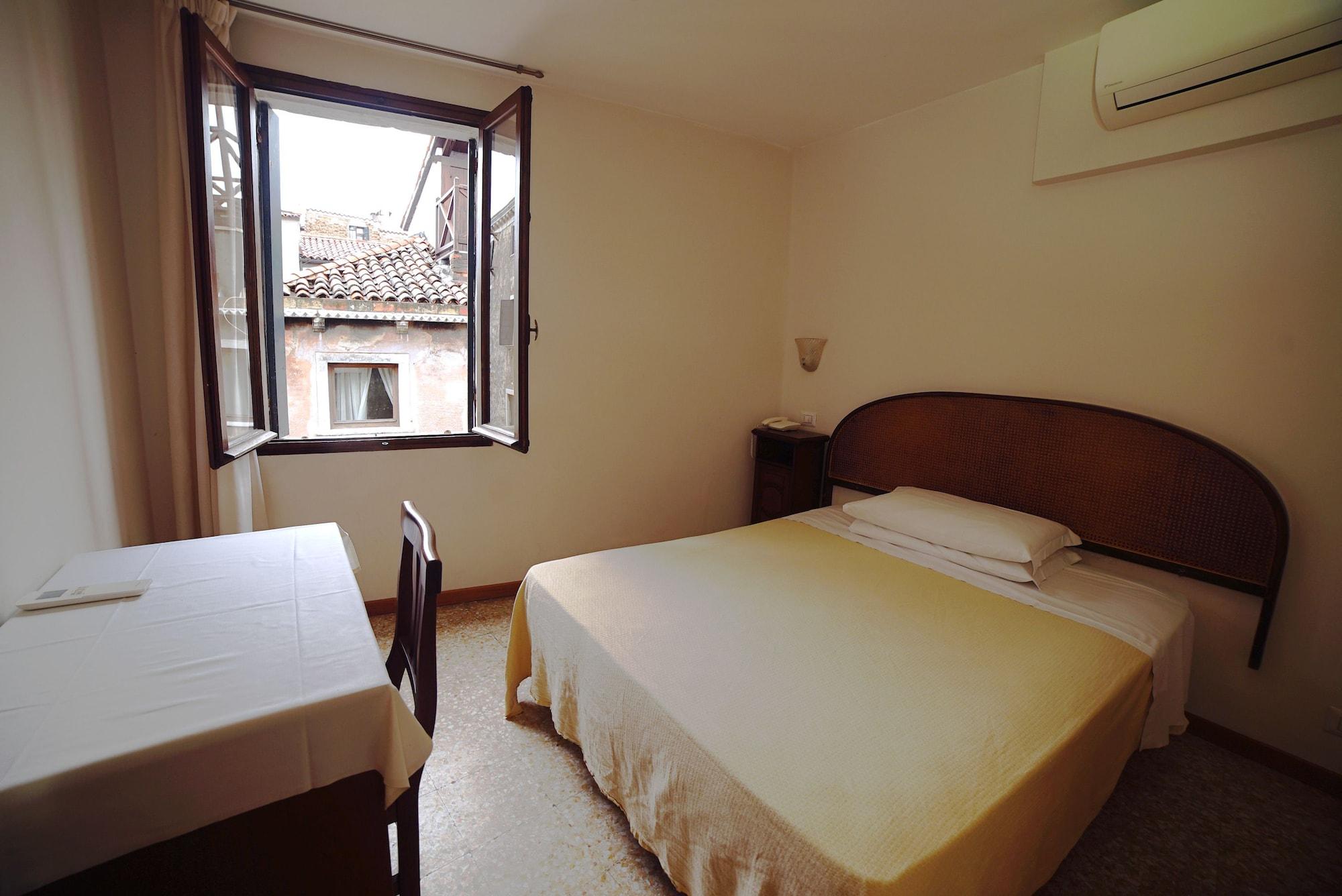 Hotel Canada Venesia Bagian luar foto