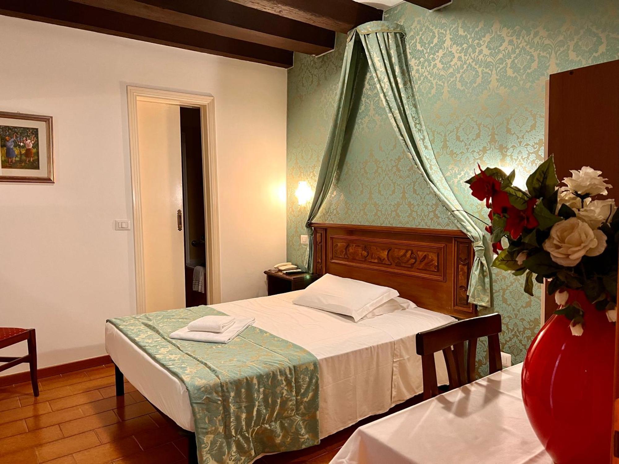 Hotel Canada Venesia Bagian luar foto