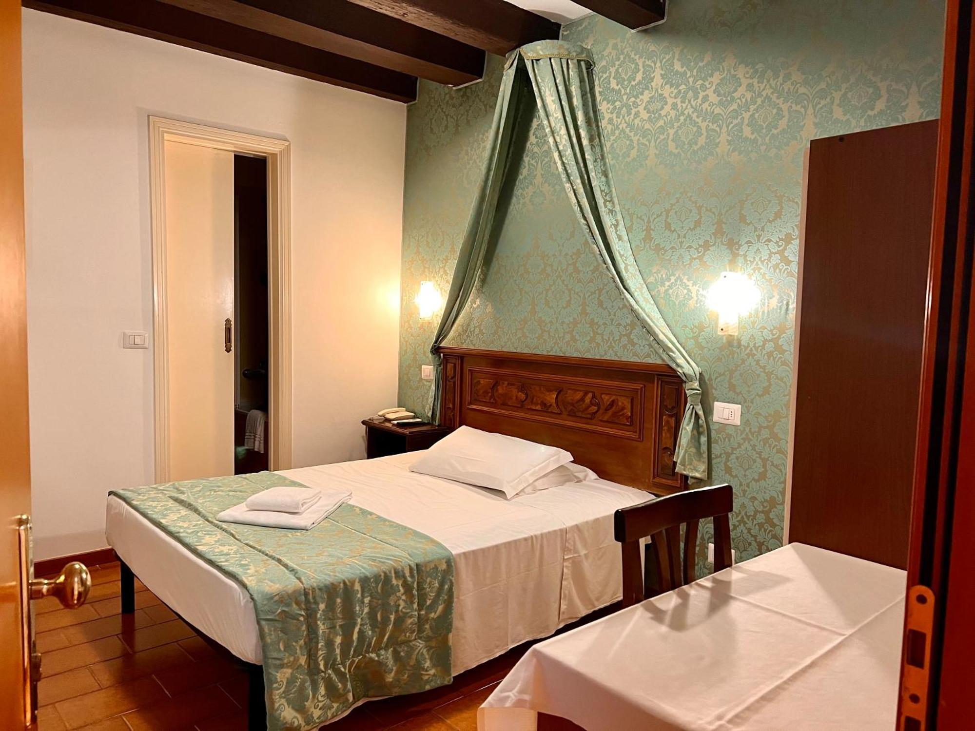 Hotel Canada Venesia Bagian luar foto