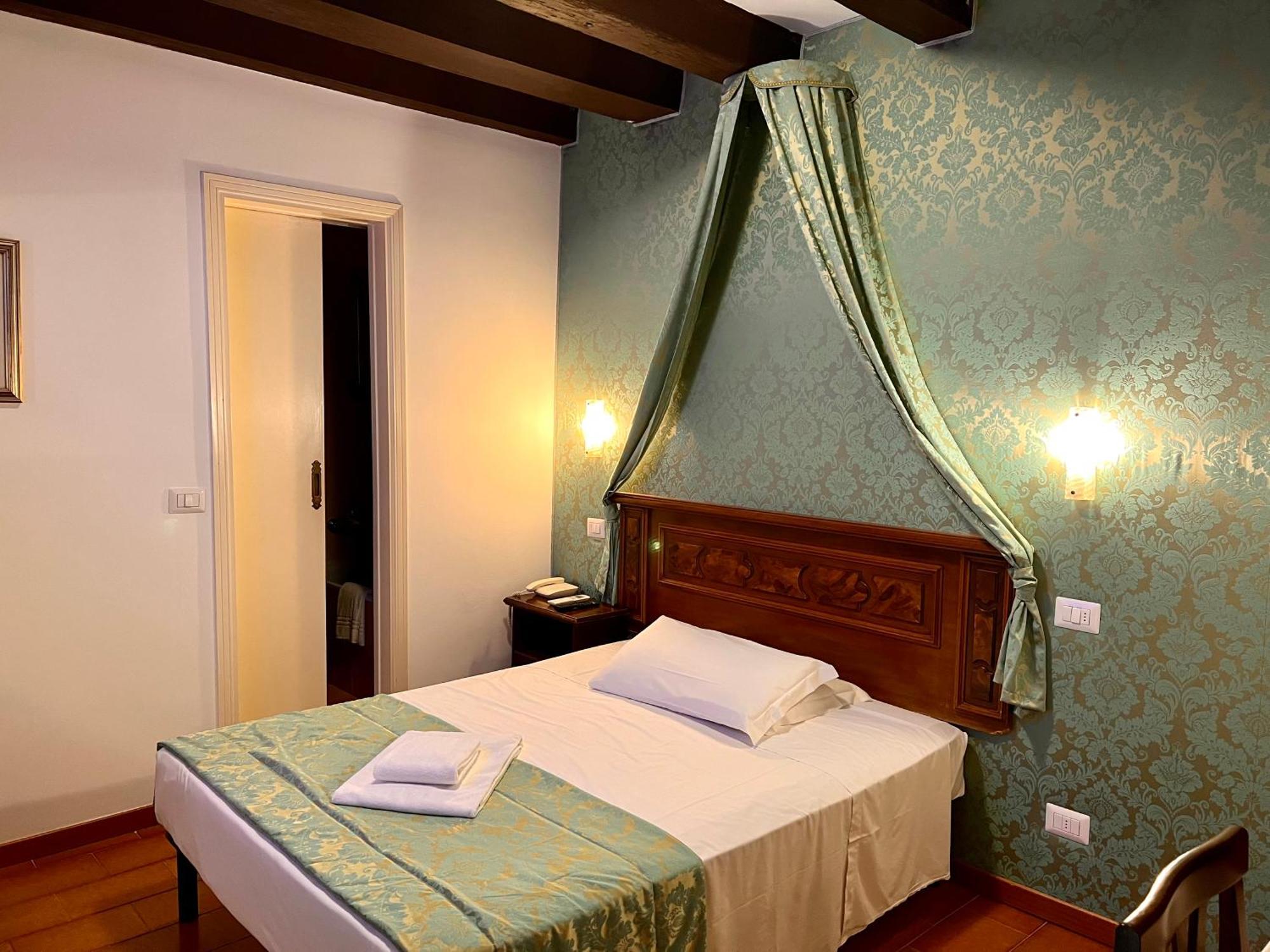 Hotel Canada Venesia Bagian luar foto