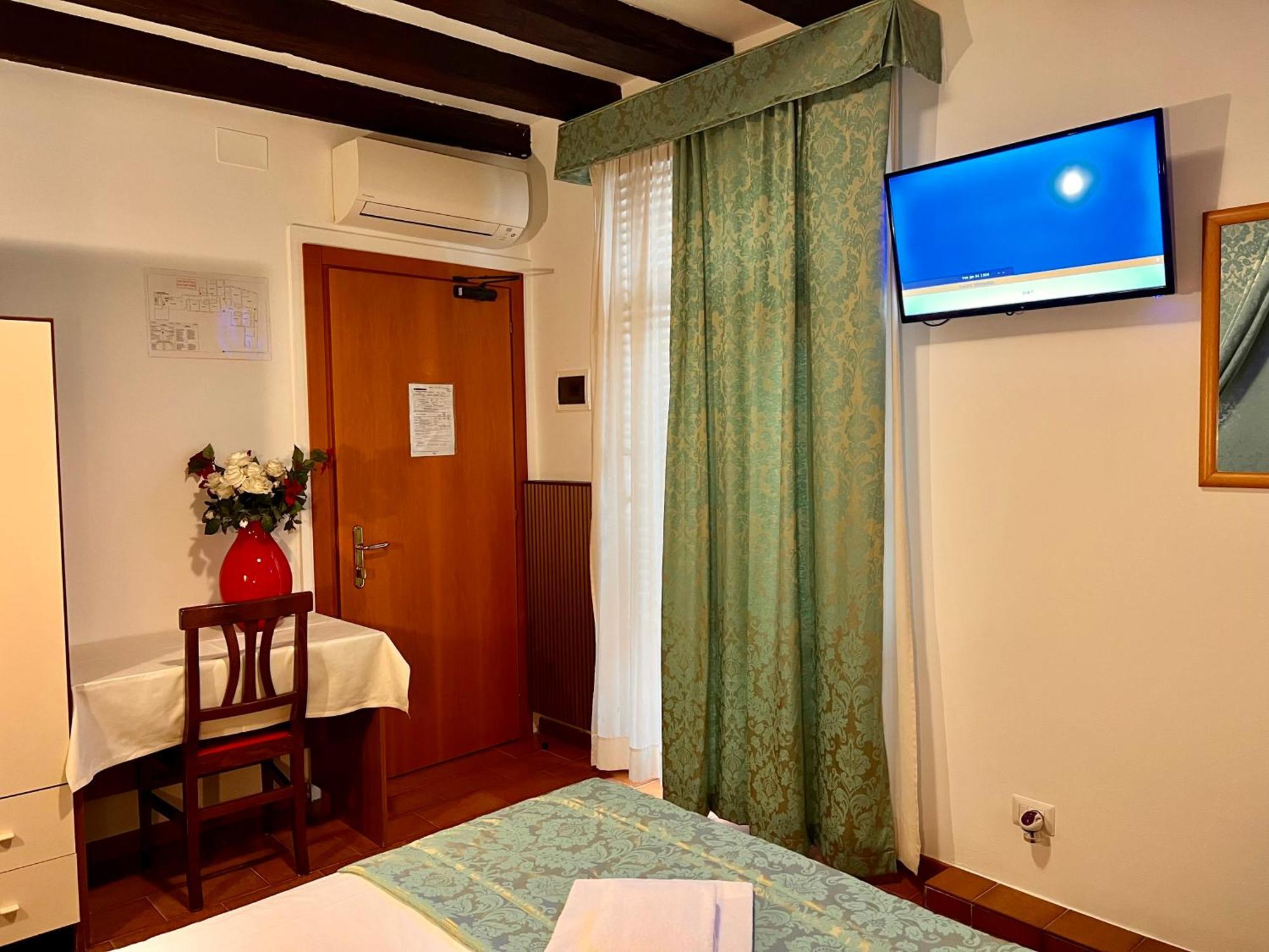 Hotel Canada Venesia Bagian luar foto