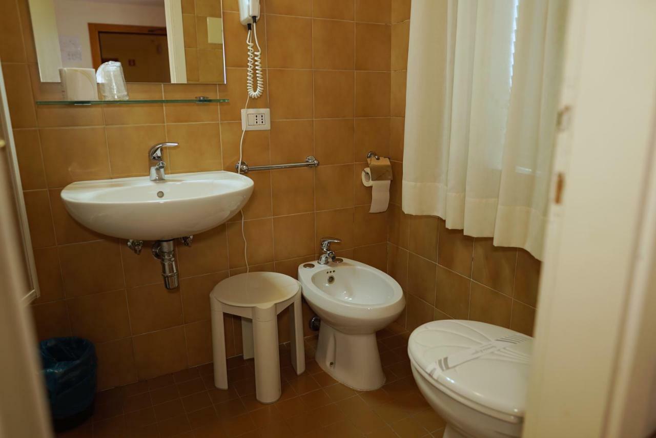 Hotel Canada Venesia Bagian luar foto